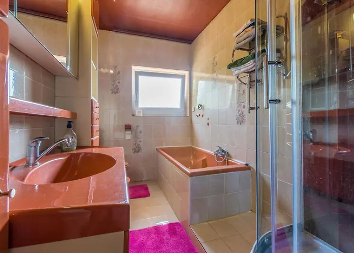 Apartamento Hundefreundliches Nur 350 Meter Zum Mit Meerblick, Pool, Wifi Dramalj