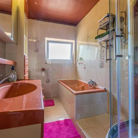 Apartment Hundefreundliches Nur 350 Meter Zum Mit Meerblick, Pool, Wifi Dramalj