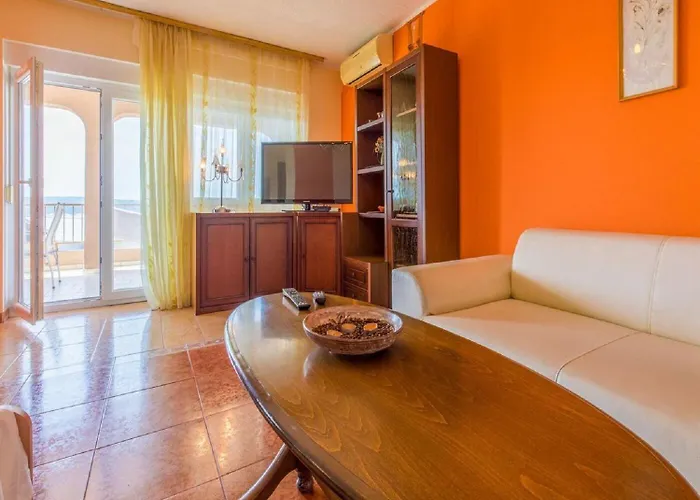 Appartamento Hundefreundliches Nur 350 Meter Zum Mit Meerblick, Pool, Wifi Dramalj
