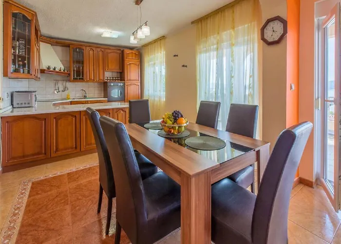 Apartman Hundefreundliches Nur 350 Meter Zum Mit Meerblick, Pool, Wifi Dramalj